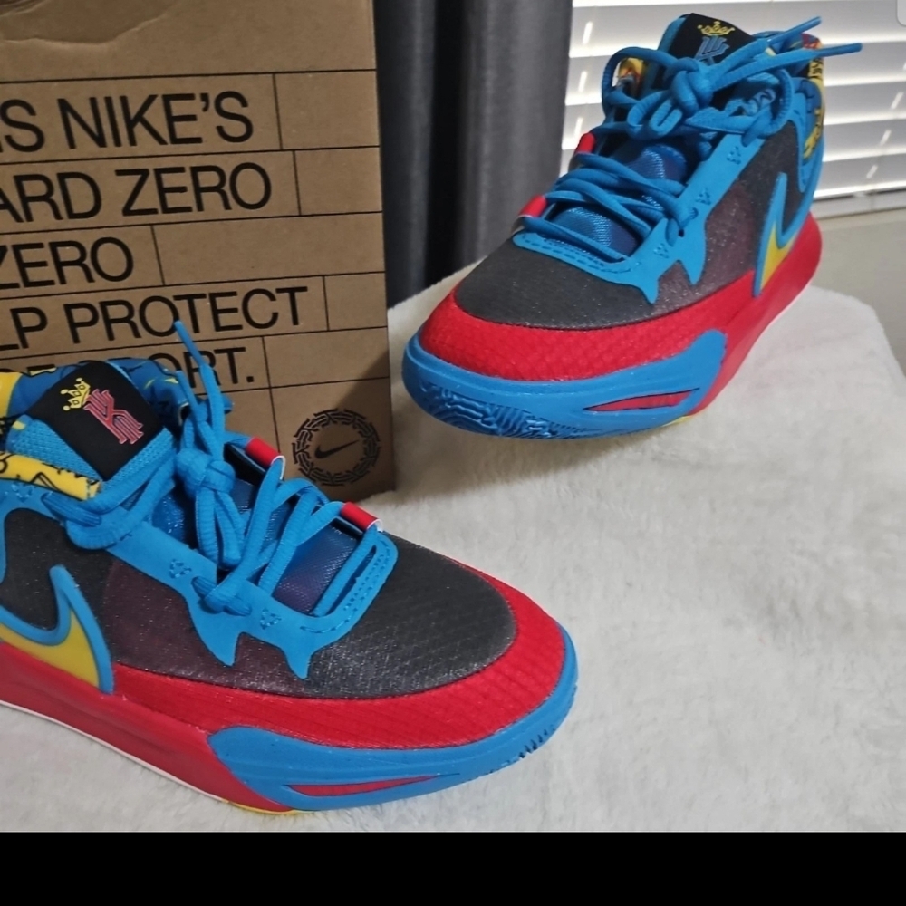 Black/Tour Yellow Kyrie 8 GO SE (GS) Size 6Y/7.5W New In Box